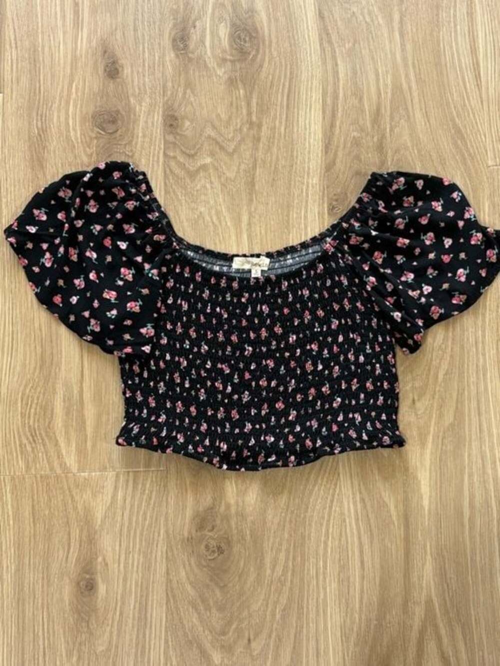 Rewind Black Floral Smocked Puff Sleeve Crop Top | Size Large